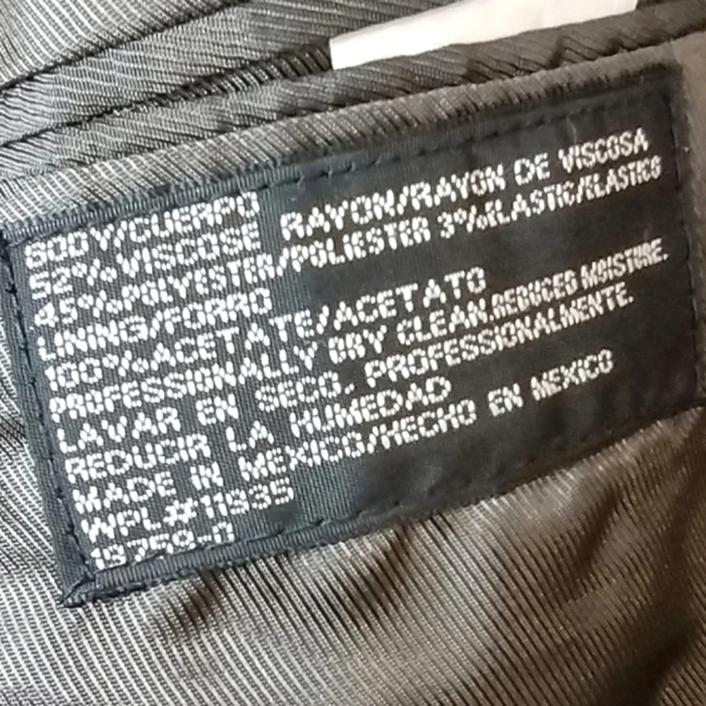 J.Ferrar men's classic suit size (38)R.